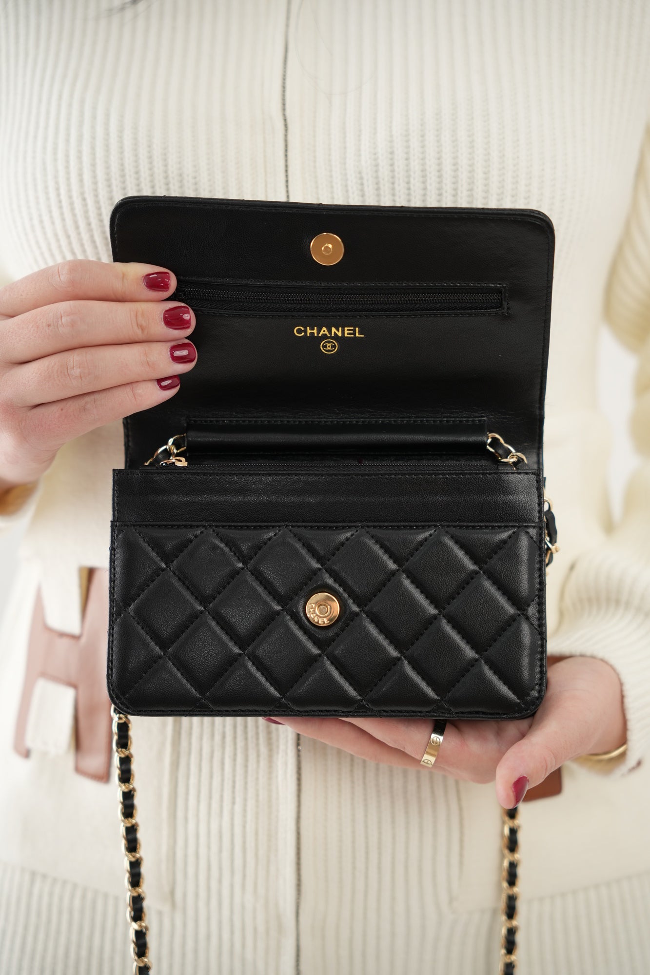 Çantë Elegante me Detaje Premium