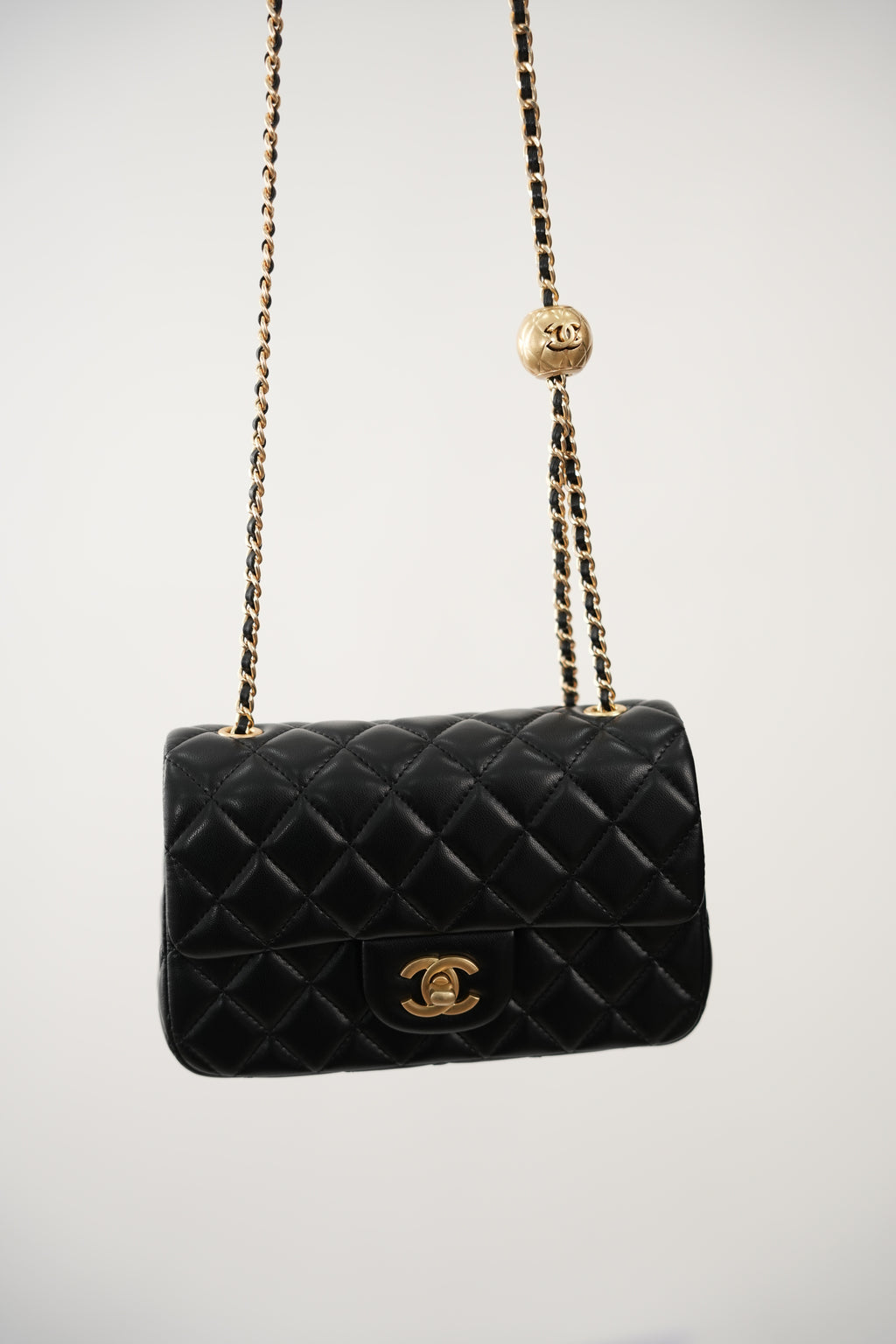 Çantë Ikonike me Elegancë të Përjetshme