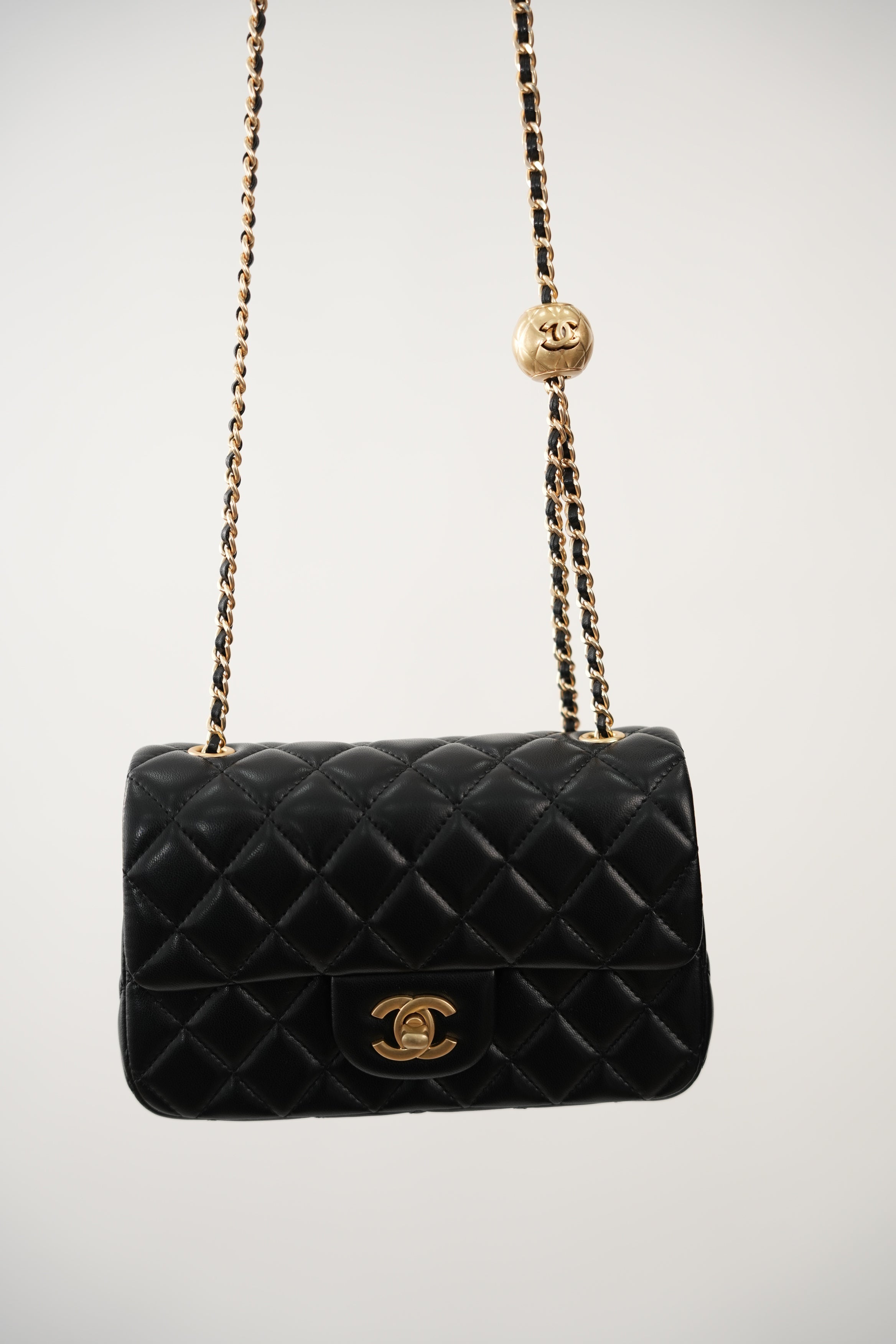 Çantë Ikonike me Elegancë të Përjetshme