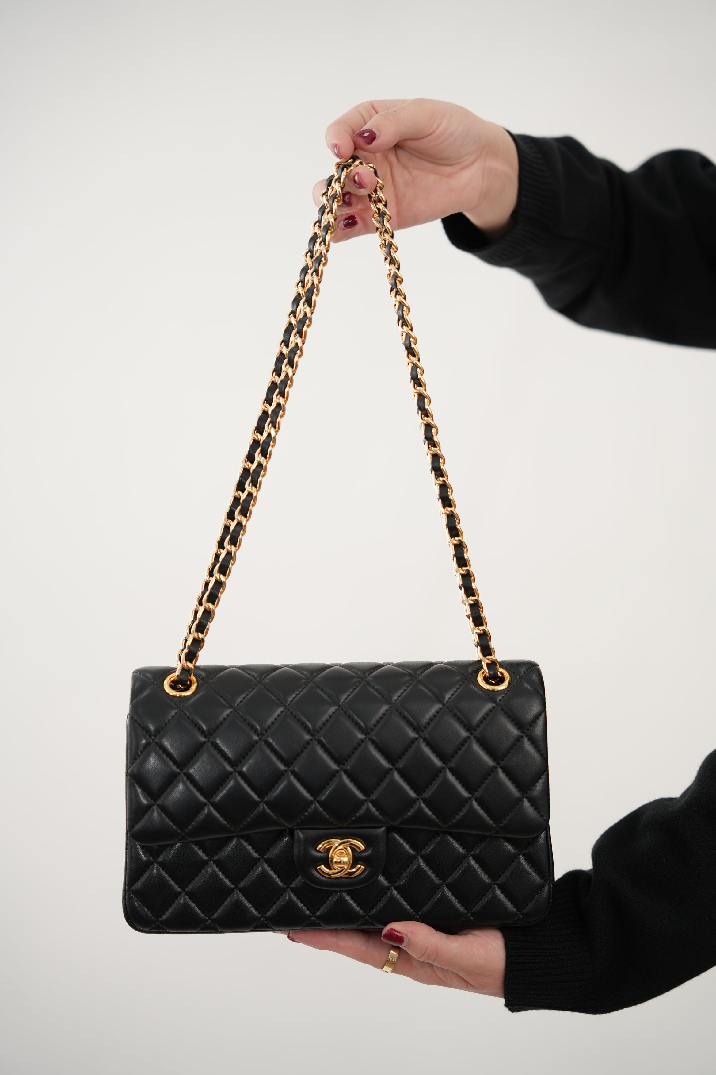 Çantë Premium me Zinxhir të Artë – Stil Elegant & Luks