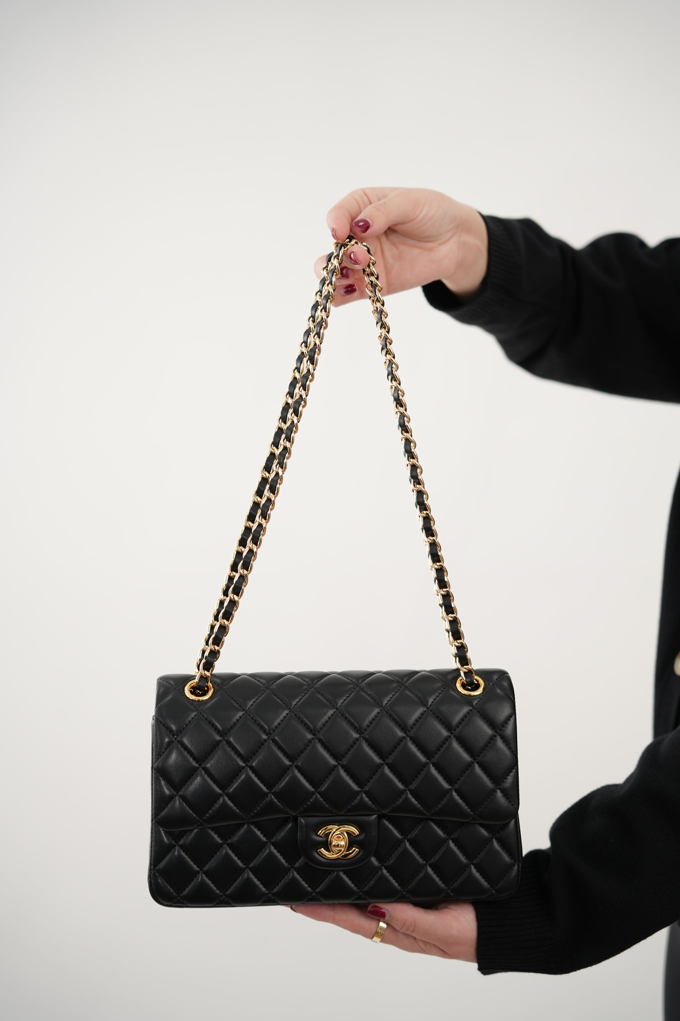 Çantë Premium me Zinxhir të Artë – Stil Elegant & Luks