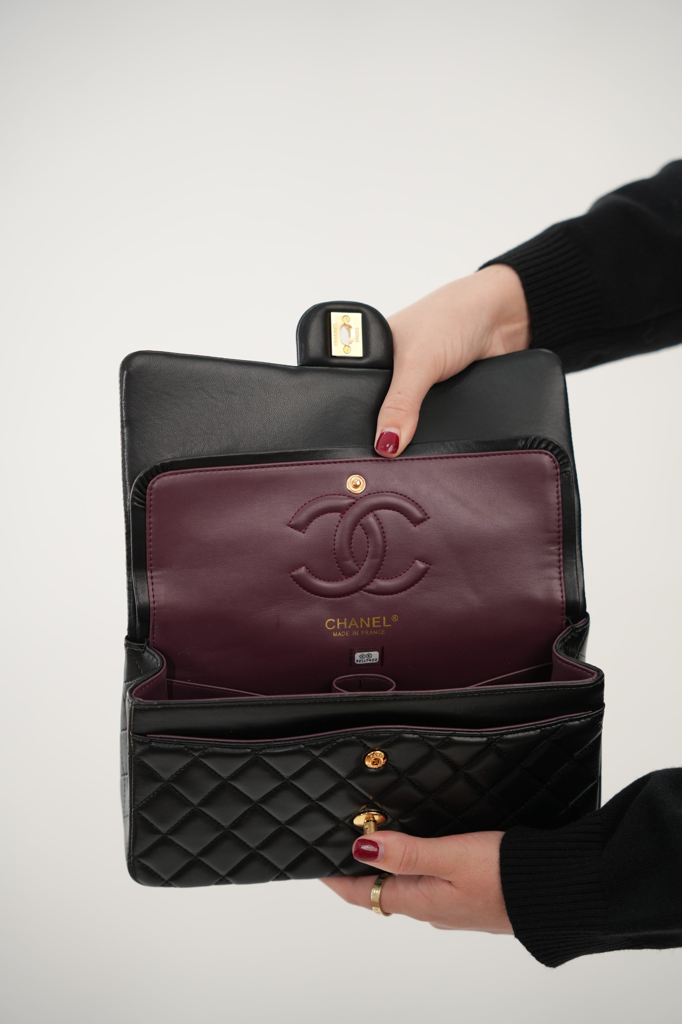 Çantë Premium me Zinxhir të Artë – Stil Elegant & Luks